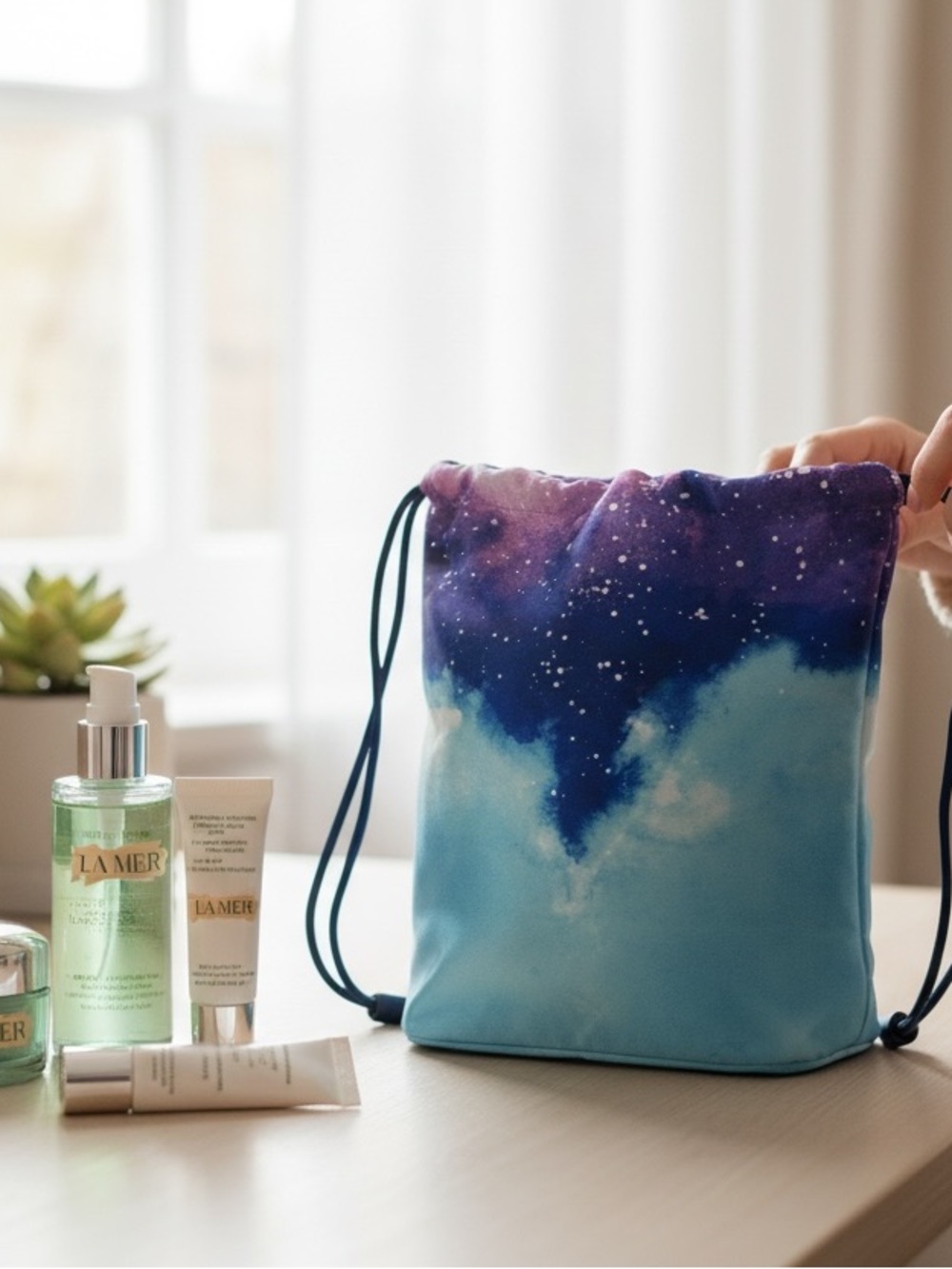 Lamer cosmetics dust bag for easy storage when you travel